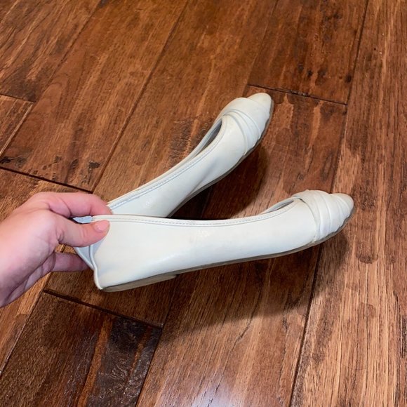 American Eagle White Flats 6.5 - Picture 2 of 3